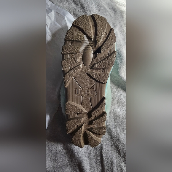 BRAND NEW UGG SLIPPERS - Picture 6 of 9